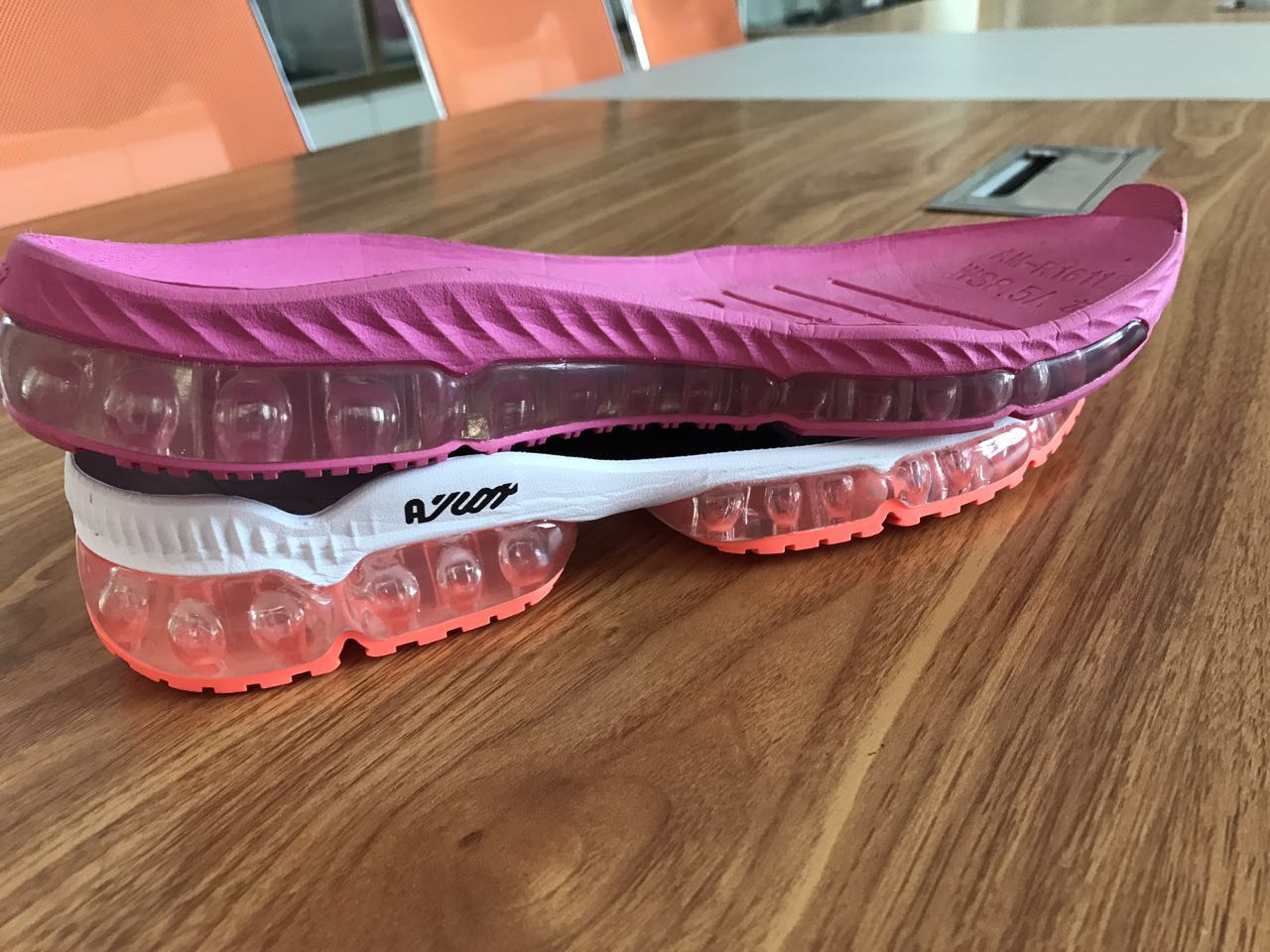 鞋墊 (2) 鞋墊 (2)